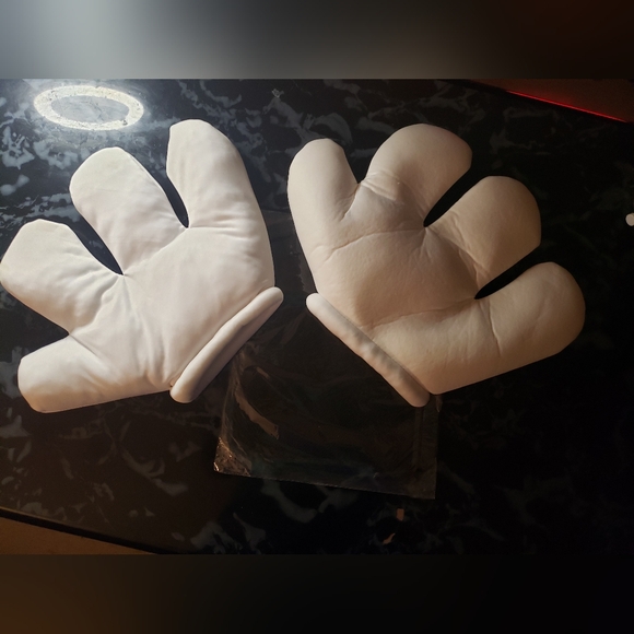 Plush Costume Hands - Picture 1 of 2